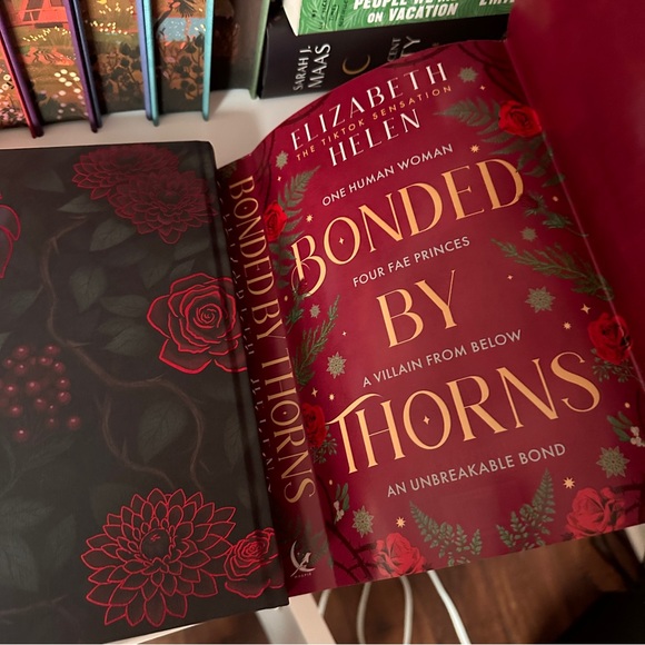 FairyLoot Romantasy Bonded By Thorns Elizabeth Helen Signed Hardback - Picture 9 of 9